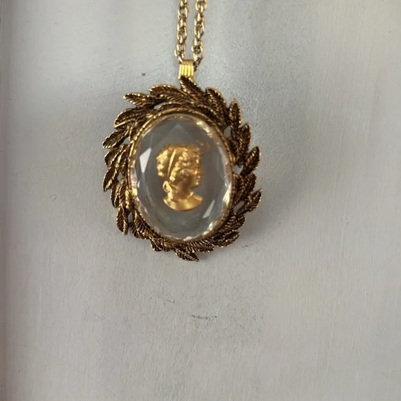 Vintage Cameo Pendant Necklace Bundle - Picture 9 of 11